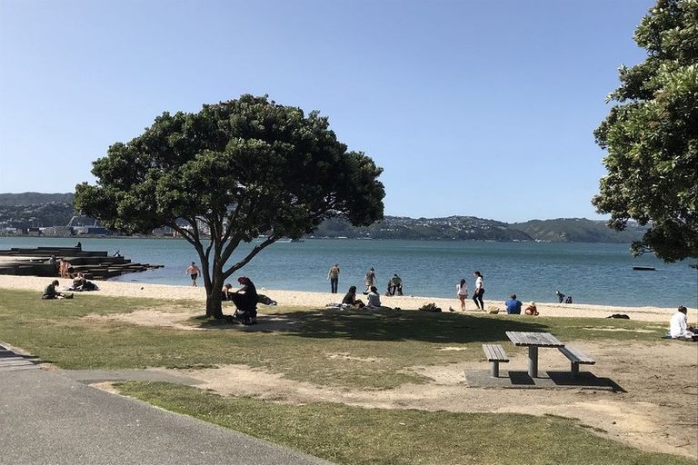 Photo of property in 1/154 Oriental Parade, Oriental Bay, Wellington, 6011