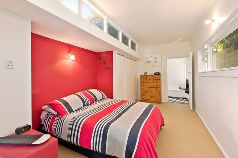 Photo of property in 9 Gill Road, Lowry Bay, Lower Hutt, 5013