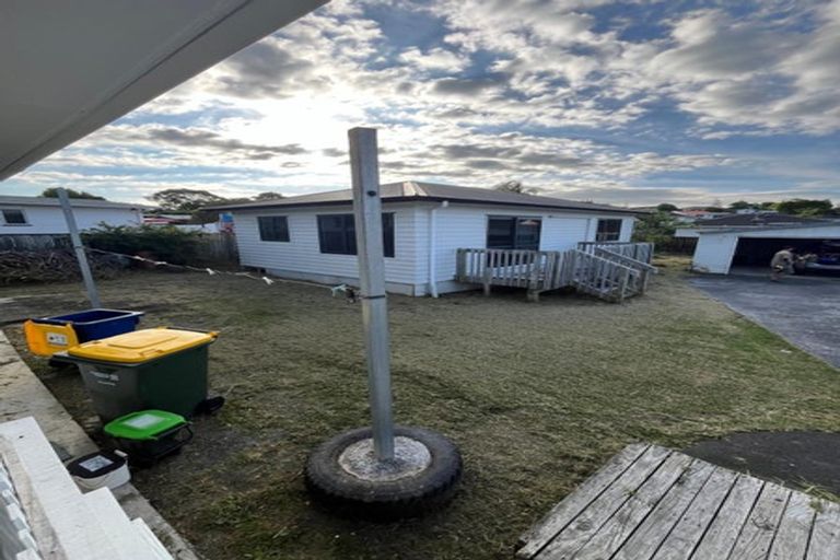 Photo of property in 99 Farquhar Road, Glendene, Auckland, 0602