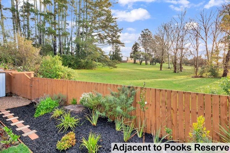 Photo of property in 2/5 Putney Place, Ranui, Auckland, 0612