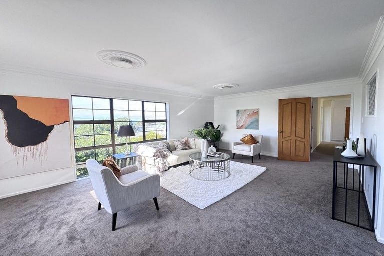 Photo of property in 30 Hoskins Avenue, Hillsborough, Auckland, 1042