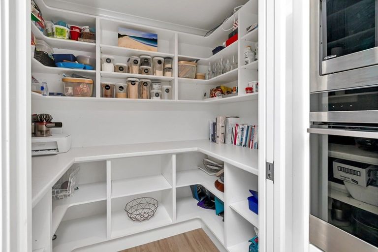 Photo of property in 10 Ngatiti Place, One Tree Point, 0118