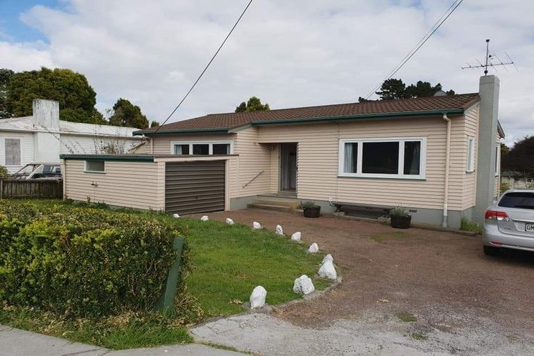 Photo of property in 62 College Road, Northcote, Auckland, 0627