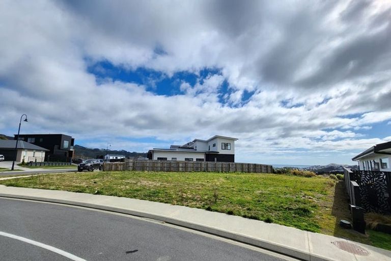 Photo of property in 1 Kaiaho Close, Aotea, Porirua, 5024