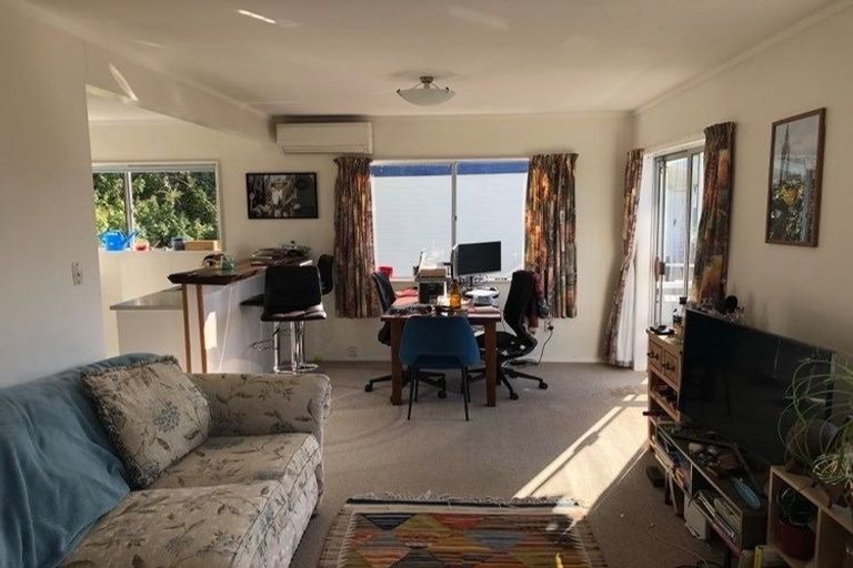 Photo of property in 2/5 Wye Street, Island Bay, Wellington, 6023