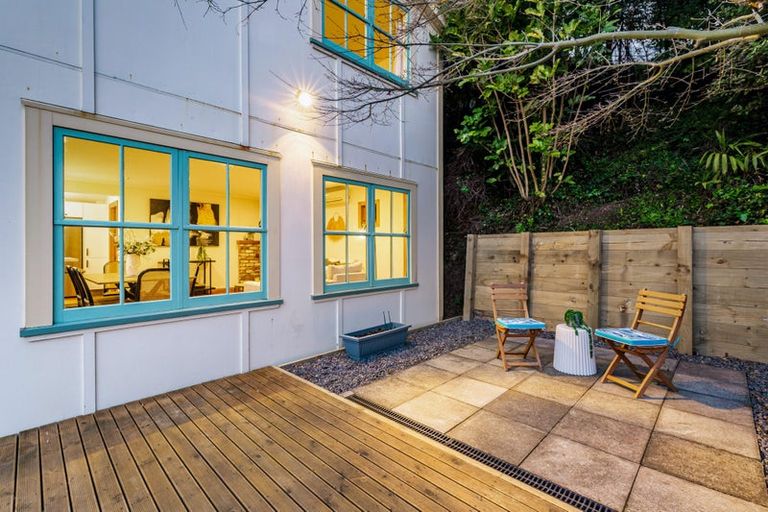 Photo of property in 28 Kiriwai Road, Paremata, Porirua, 5024