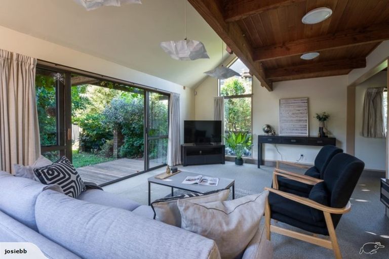 Photo of property in 17 Jamell Place, Avonhead, Christchurch, 8042