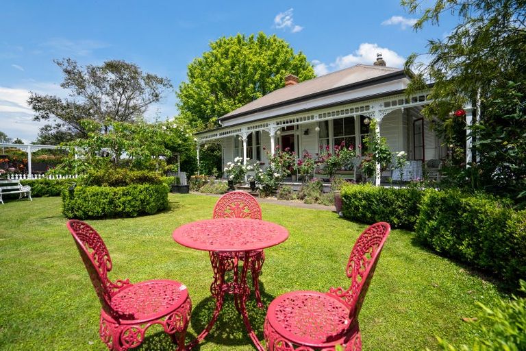 Photo of property in 147 Victoria Street, Cambridge, 3434