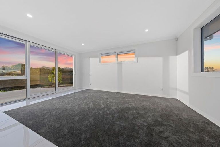 Photo of property in 18 Te Ara Aukati Terrace, Pokeno, 2471