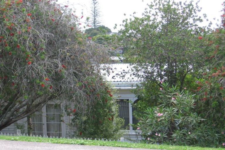 Photo of property in 2/25 Philson Terrace, Browns Bay, Auckland, 0630