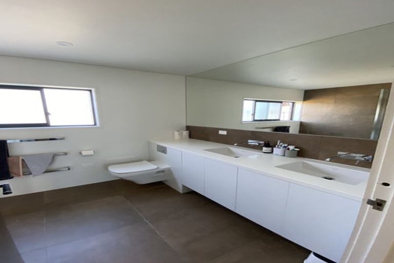 Photo of property in 2/11 Huntly Road, Campbells Bay, Auckland, 0630