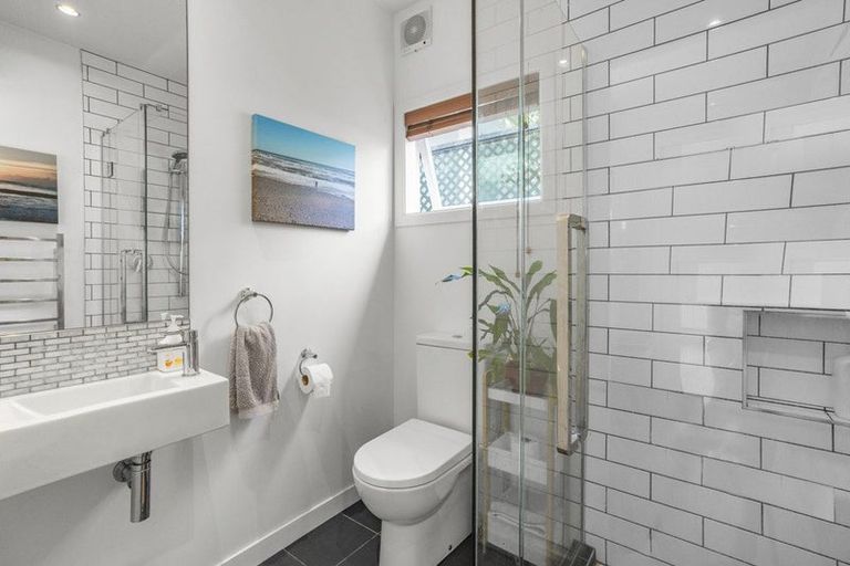 Photo of property in 25 Marine Parade, Eastbourne, Lower Hutt, 5013