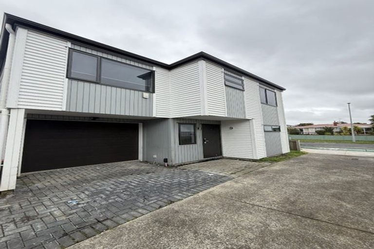 Photo of property in 44a Friesian Drive, Mangere, Auckland, 2022