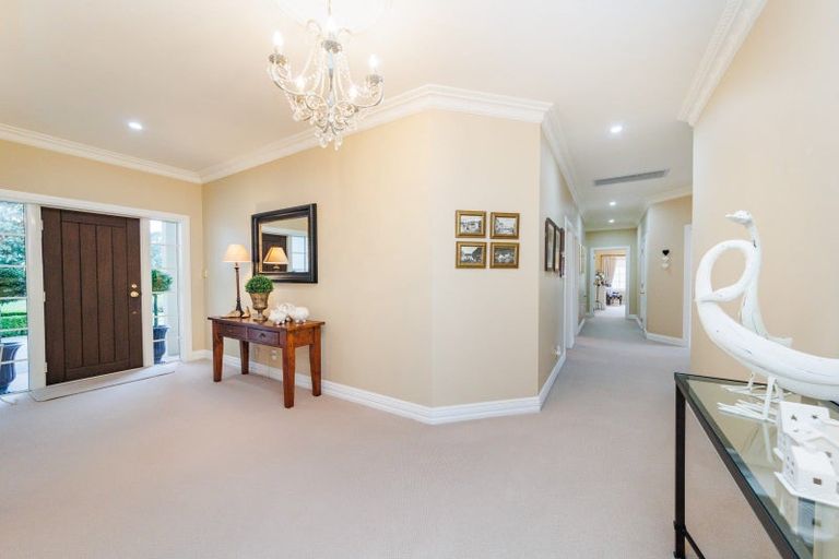 Photo of property in 35 Cashmere Drive, Fitzherbert, Palmerston North, 4410
