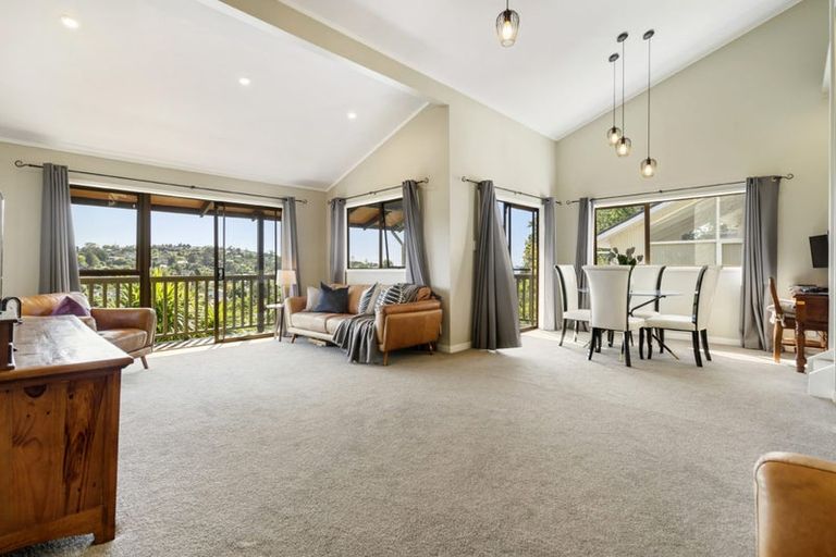 Photo of property in 20 Robin Lane, Browns Bay, Auckland, 0630