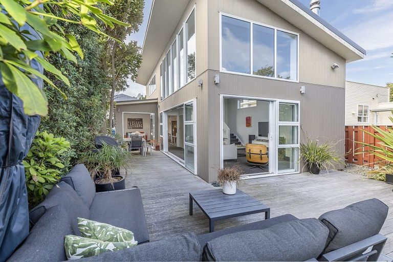 Photo of property in 8 Chatham Street, Berhampore, Wellington, 6023