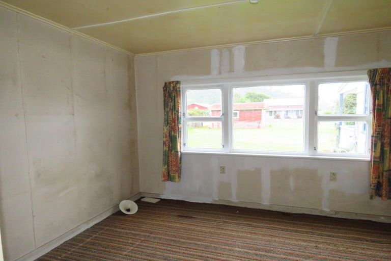 Photo of property in 17 Ives Street, Hector, 7822