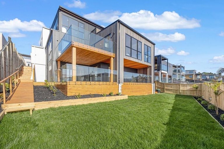 Photo of property in 9 Michael Richard Place, East Tamaki Heights, Auckland, 2016
