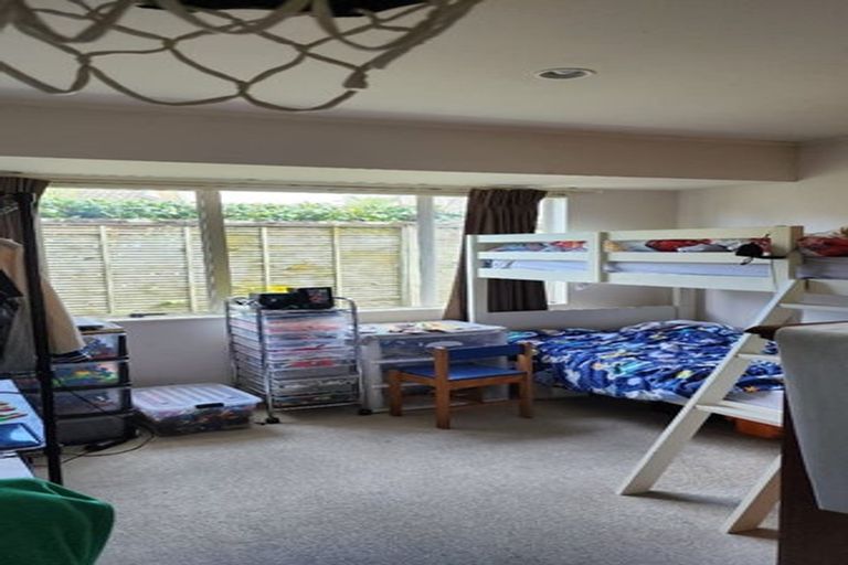 Photo of property in 1/12 Yarlside Place, Northpark, Auckland, 2013