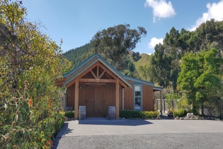Photo of property in 202 Waitohu Valley Road, Otaki, 5583