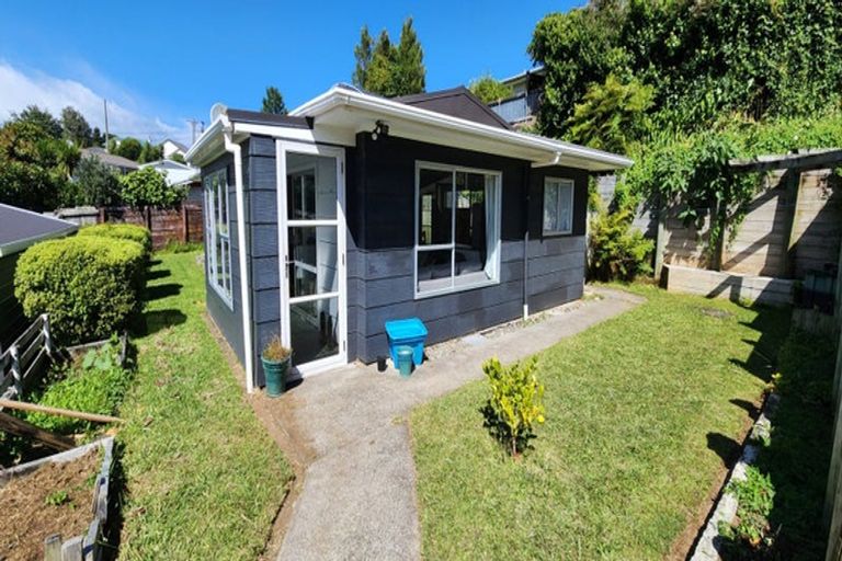 Photo of property in 6a Brierley Place, Marfell, New Plymouth, 4310