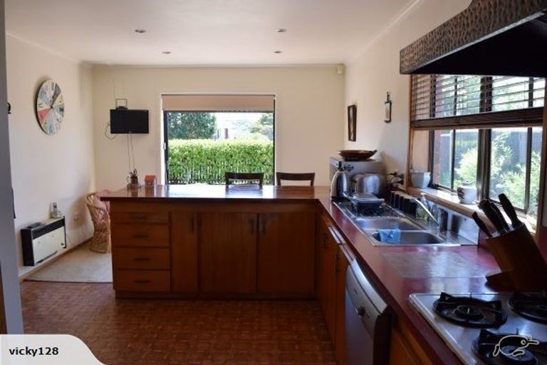 Photo of property in 1/48 East Coast Road, Milford, Auckland, 0620