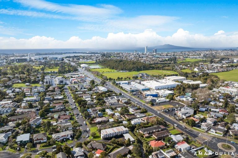 Photo of property in 53 Northcote Road, Northcote, Christchurch, 8052