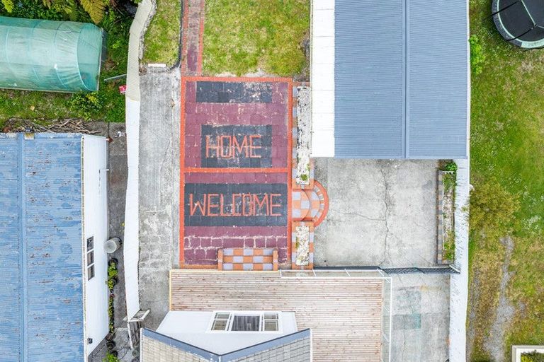 Photo of property in 52 Lees Grove, Wainuiomata, Lower Hutt, 5014