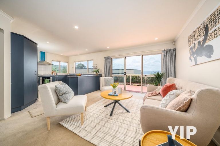 Photo of property in 45 Tamworth Crescent, Newlands, Wellington, 6037