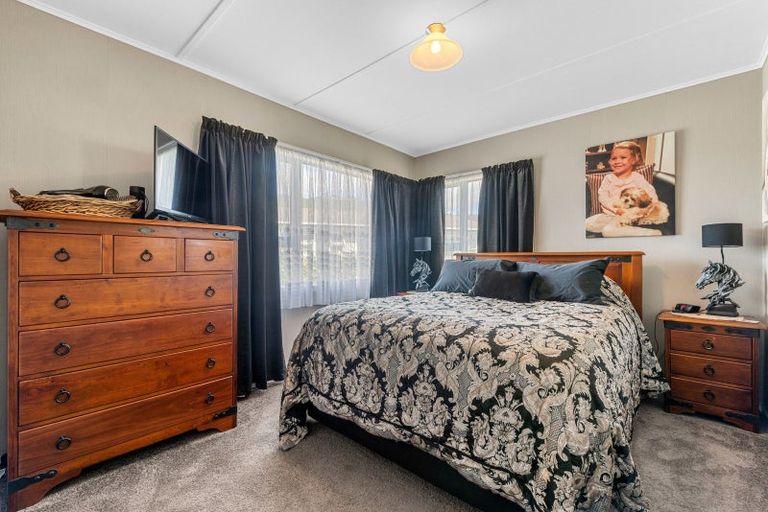 Photo of property in 15 Fenruss Street, Fairy Springs, Rotorua, 3015