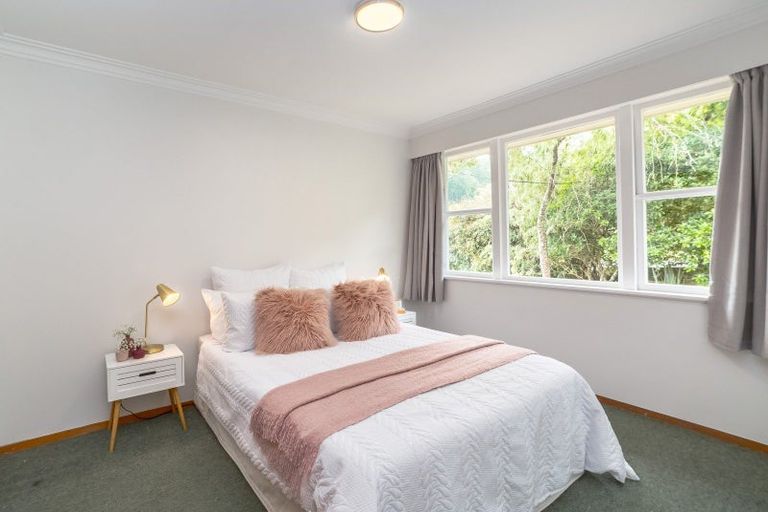 Photo of property in 40 Jocelyn Crescent, Pinehaven, Upper Hutt, 5019