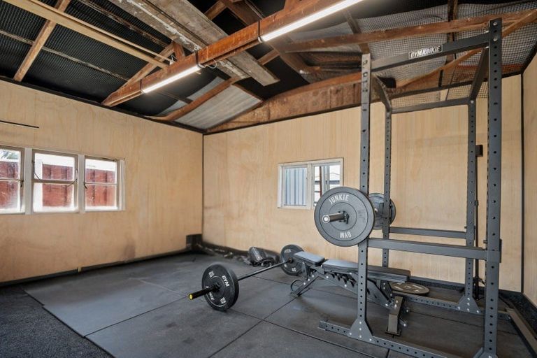 Photo of property in 5 Wallace Road, Mangere Bridge, Auckland, 2022