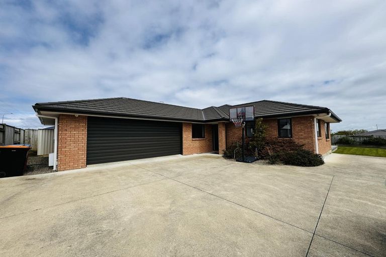 Photo of property in 8 Gibraltar Way, Fitzherbert, Palmerston North, 4410