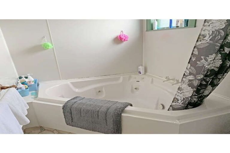 Photo of property in 93 Macarthur Street, Levin, 5510