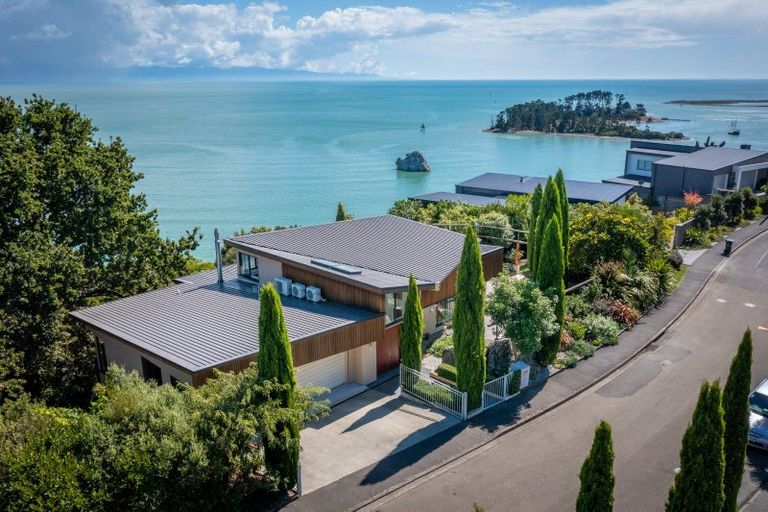 Photo of property in 28 The Cliffs, Britannia Heights, Nelson, 7010
