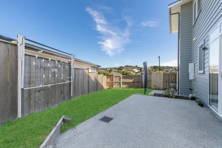 Photo of property in 92 Arran Point Parade, Orewa, 0931