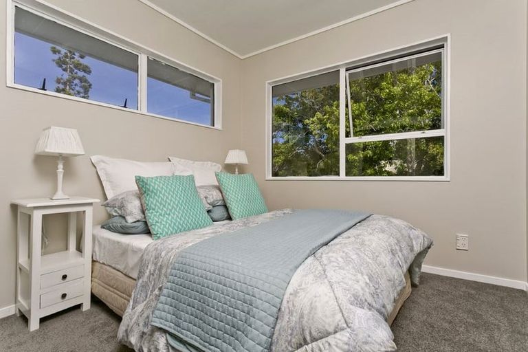 Photo of property in 1/23 Target Road, Totara Vale, Auckland, 0629