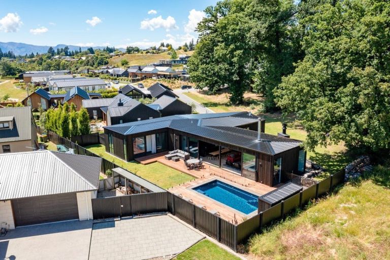 Photo of property in 4 Garnet Grove, Birchville, Upper Hutt, 5018