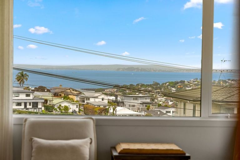 Photo of property in 7 Parr Terrace, Castor Bay, Auckland, 0620