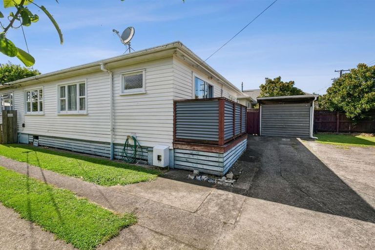 Photo of property in 2/5 Tokomaru Street, Welbourn, New Plymouth, 4312
