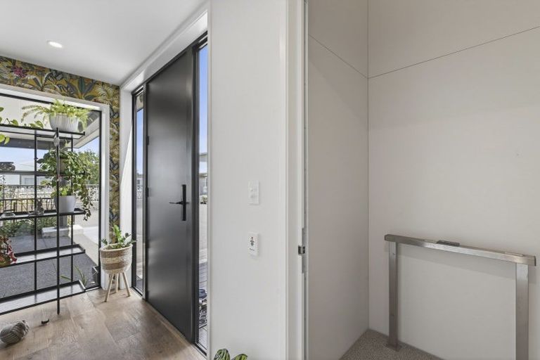 Photo of property in 8 Kowhai Street, Strandon, New Plymouth, 4312