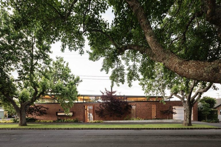 Photo of property in 6 Dignan Street, Point Chevalier, Auckland, 1022