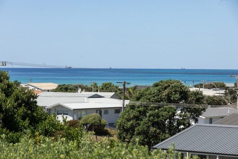 Photo of property in 43 Hanlen Avenue, Waihi Beach, 3611