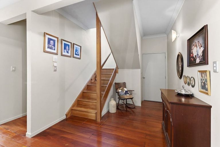 Photo of property in 18 Oxford Street, Tawa, Wellington, 5028