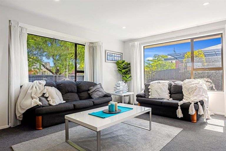 Photo of property in 2 Algie Place, Avonhead, Christchurch, 8042