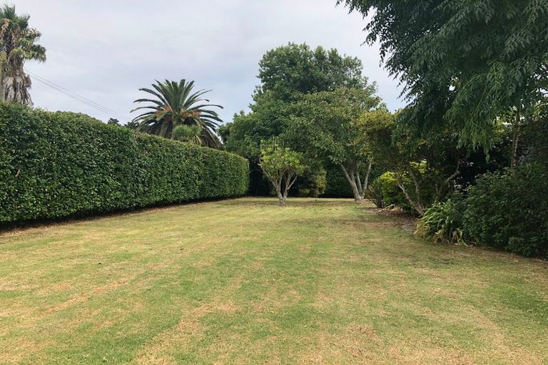 Photo of property in 25 Taupaki Road, Taupaki, Henderson, 0782