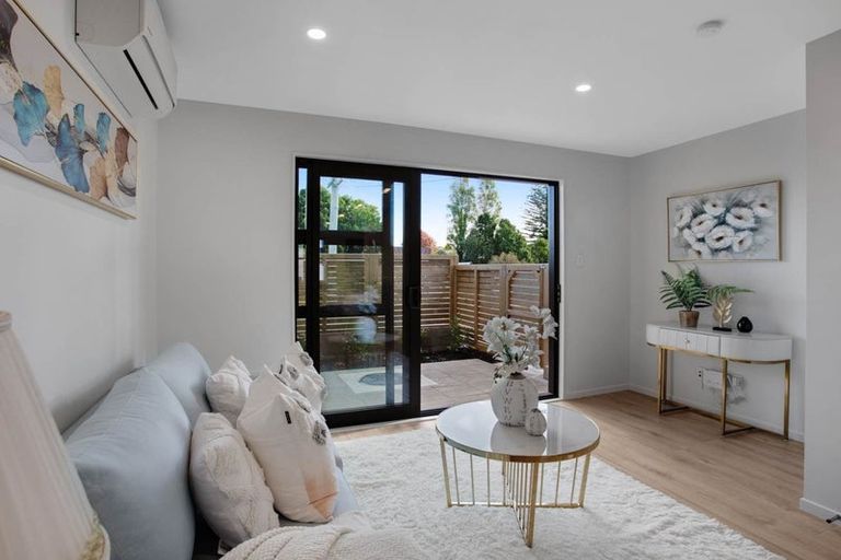 Photo of property in 1/129 Lancaster Road, Beach Haven, Auckland, 0626