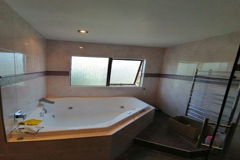 Photo of property in 118 Pupuke Road, Hillcrest, Auckland, 0627