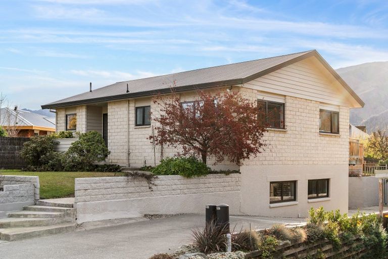 Photo of property in 32 Hood Crescent, Arrowtown, 9302
