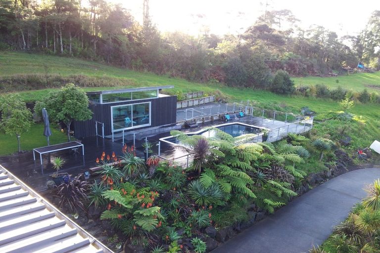 Photo of property in 99 Shaw Road, Oratia, Auckland, 0604